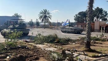 IDF tanks enter the Palestinian side of the Rafah border crossing