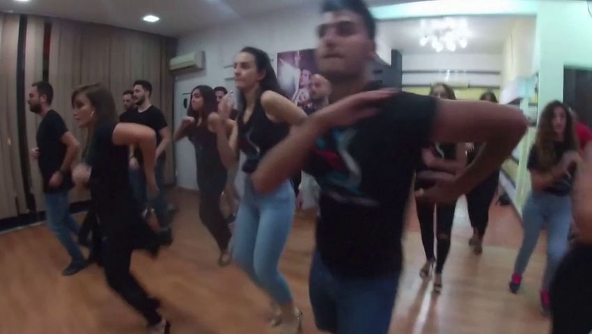 مدربة رقص تستأنف الدروس بالأستوديو في دمشق بعد أسابيع العزل I24news