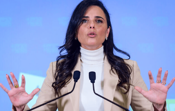 Ayelet Shaked, ministre de l'Intérieur et chef du parti Foyer juif, s'exprime lors d'une conférence de presse à Ramat Gan, le 25 octobre 2022.