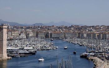 Cette photo prise le 16 avril 2022 montre le Vieux-Port à Marseille, dans le sud de la France.