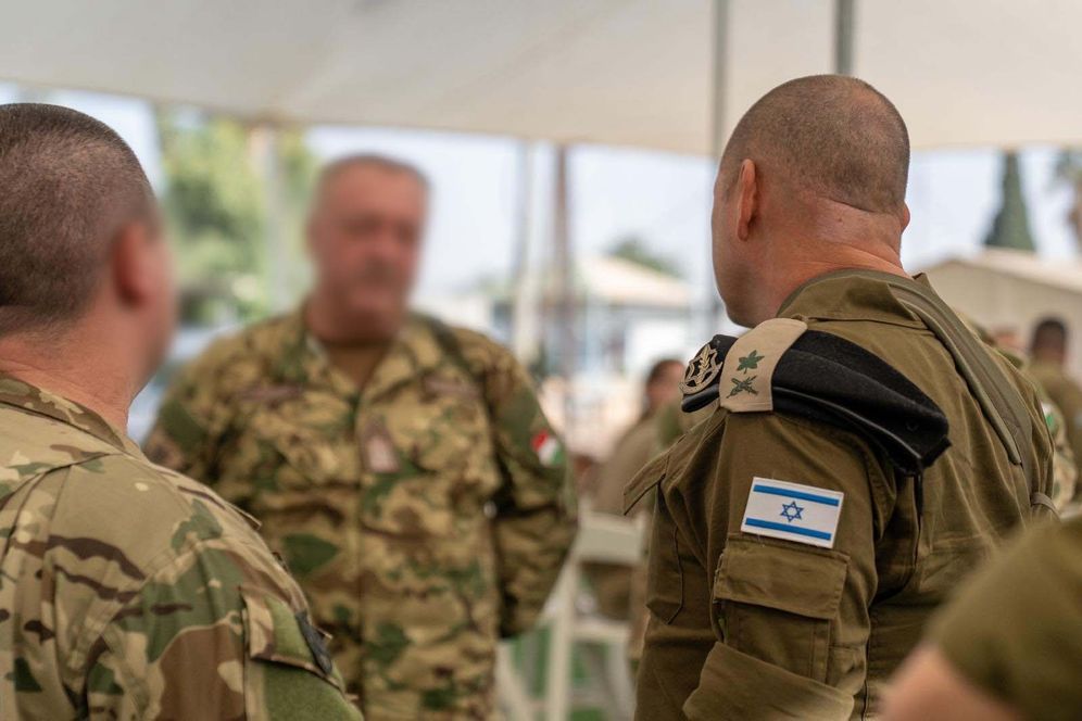 Séminaire international sur les leçons de la guerre présence d’officiers étrangers