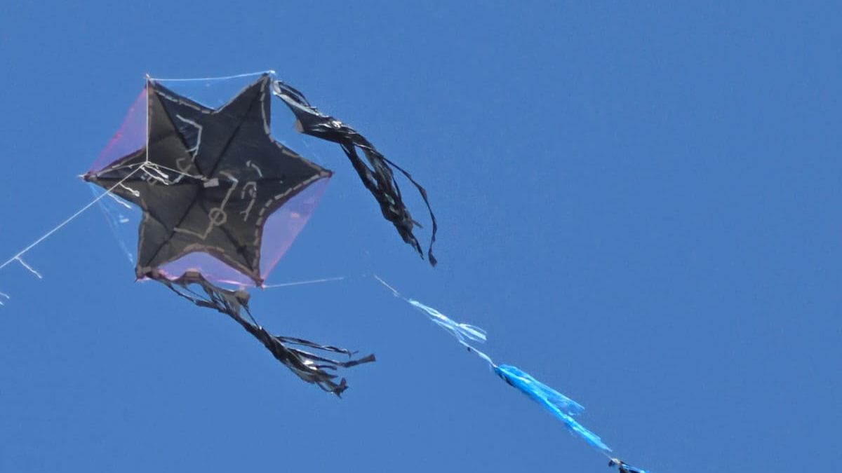 Près de Kfar Aza, un cerf-volant venu de Gaza ravive les inquiétudes