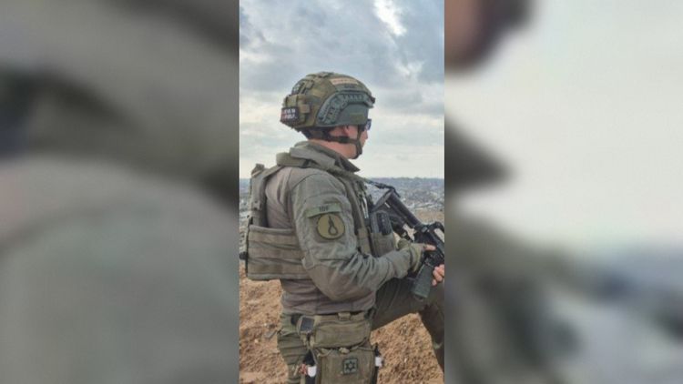 توثيق جندي إسرائيلي يرتدي رمز حبل المشنقة