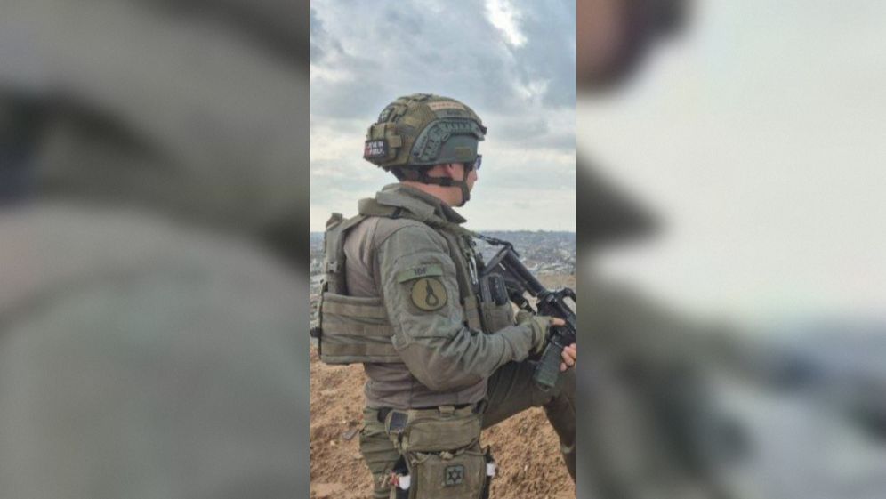 توثيق جندي إسرائيلي يرتدي رمز حبل المشنقة