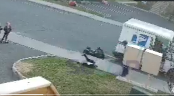 Screenshot/ X Un employé des services postaux américains a été arrêté dans le comté de Rockland, dans l’État de New York, après avoir violemment poussé au sol un enfant juif de 4 ans.