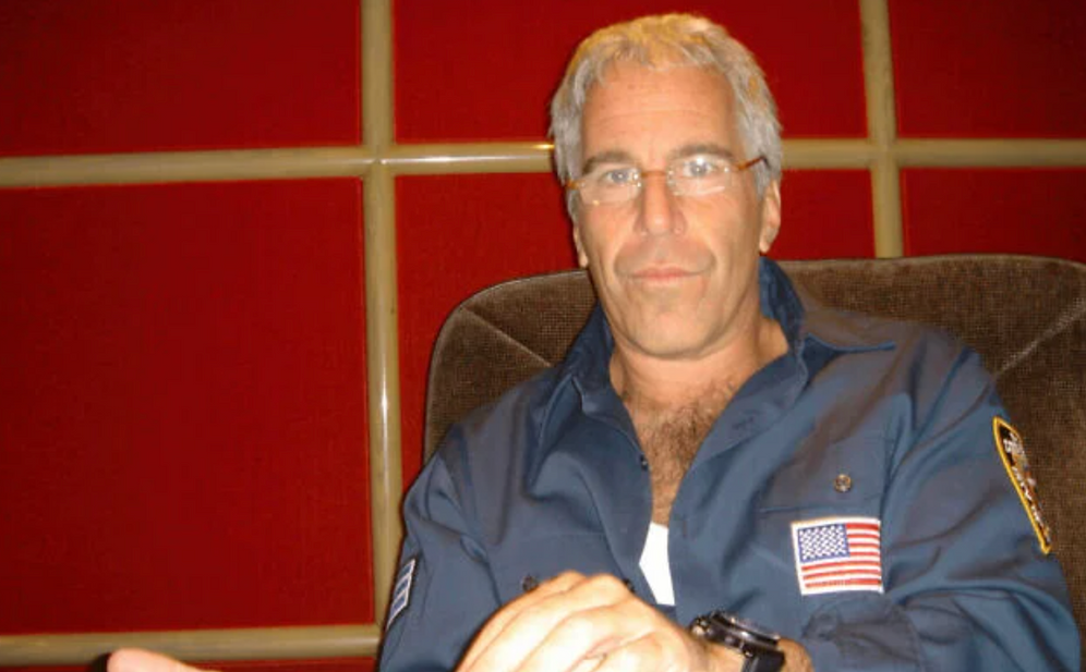 Cette photo non datée publiée par le ministère américain de la Justice montre Jeffrey Epstein.