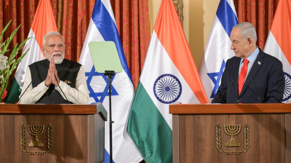 رئيس الوزراء الإسرائيلي بنيامين نتنياهو، إلى جانب رئيس الوزراء الهندي ناريندرا مودي