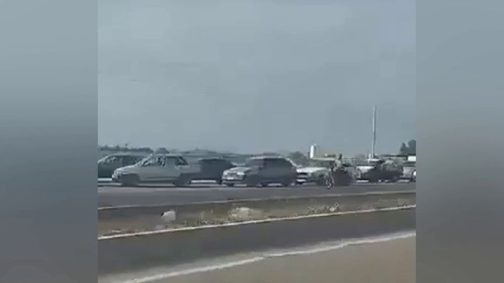 -- תור ענק בכניסה לתחנת דלק באיראן בעקבות המשבר הכלכלי החמור במדינה