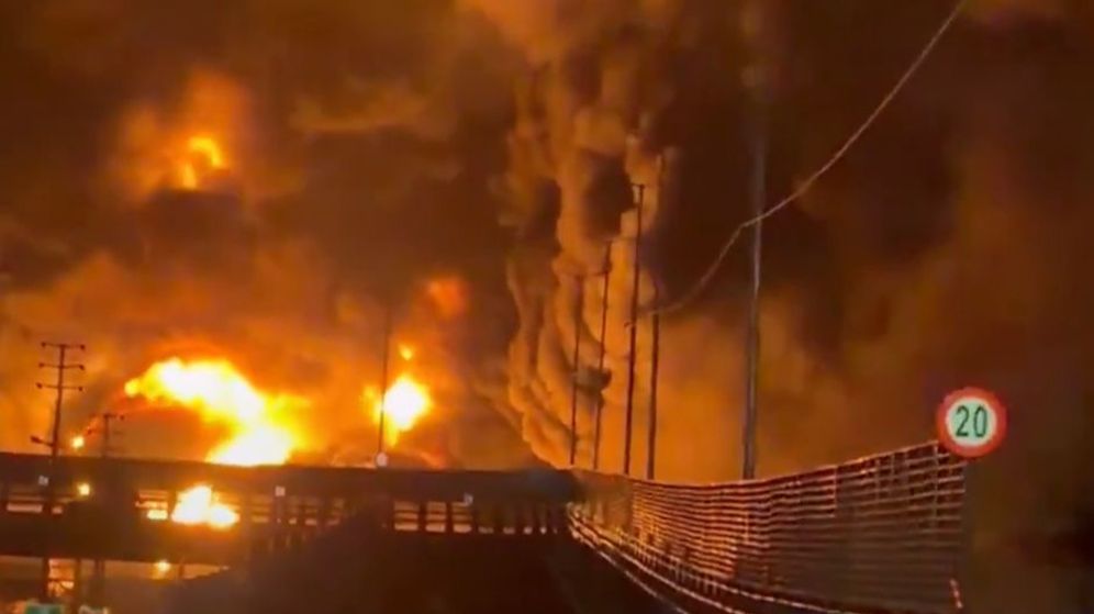 Fire after strikes on fuel depots in Iran, 07.03.2026