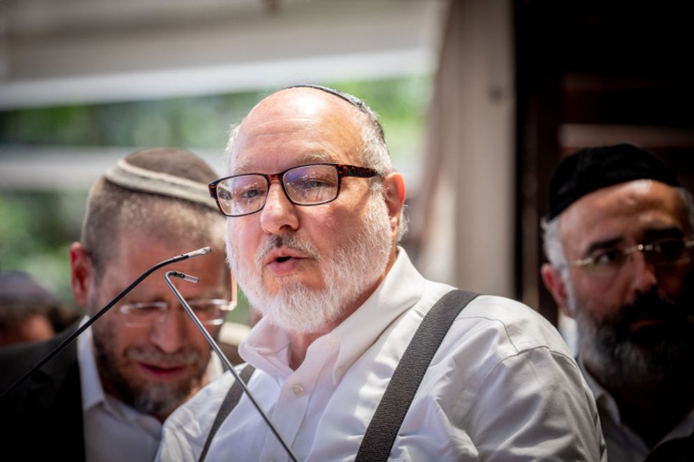 Jonathan Pollard lors des funérailles de Yehuda Guetta tué dans une attaque terroriste, le 6 mai 2021