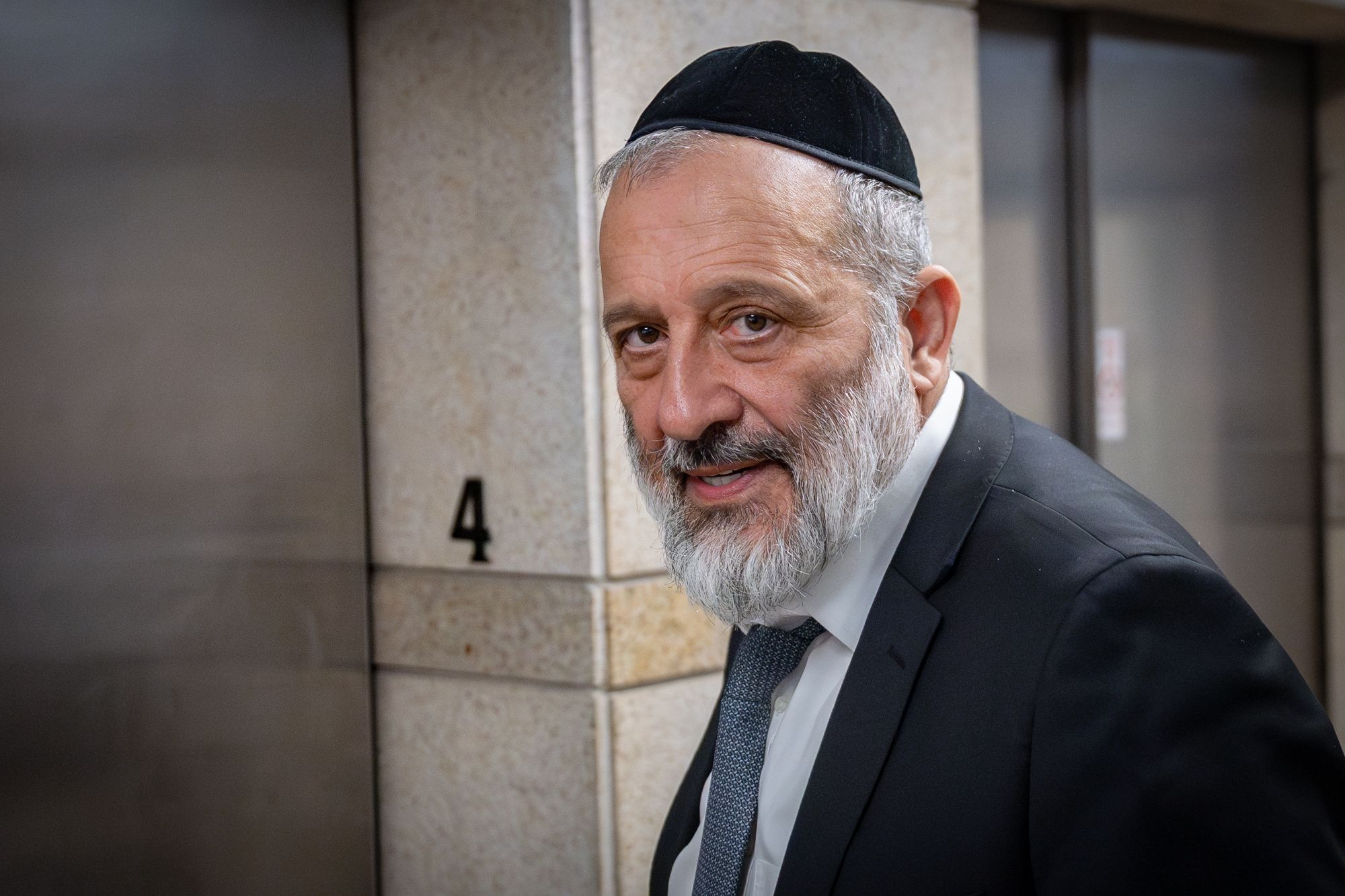 Nouveau coup dur pour Aryeh Deri : un autre cadre du parti Shas annonce son départ