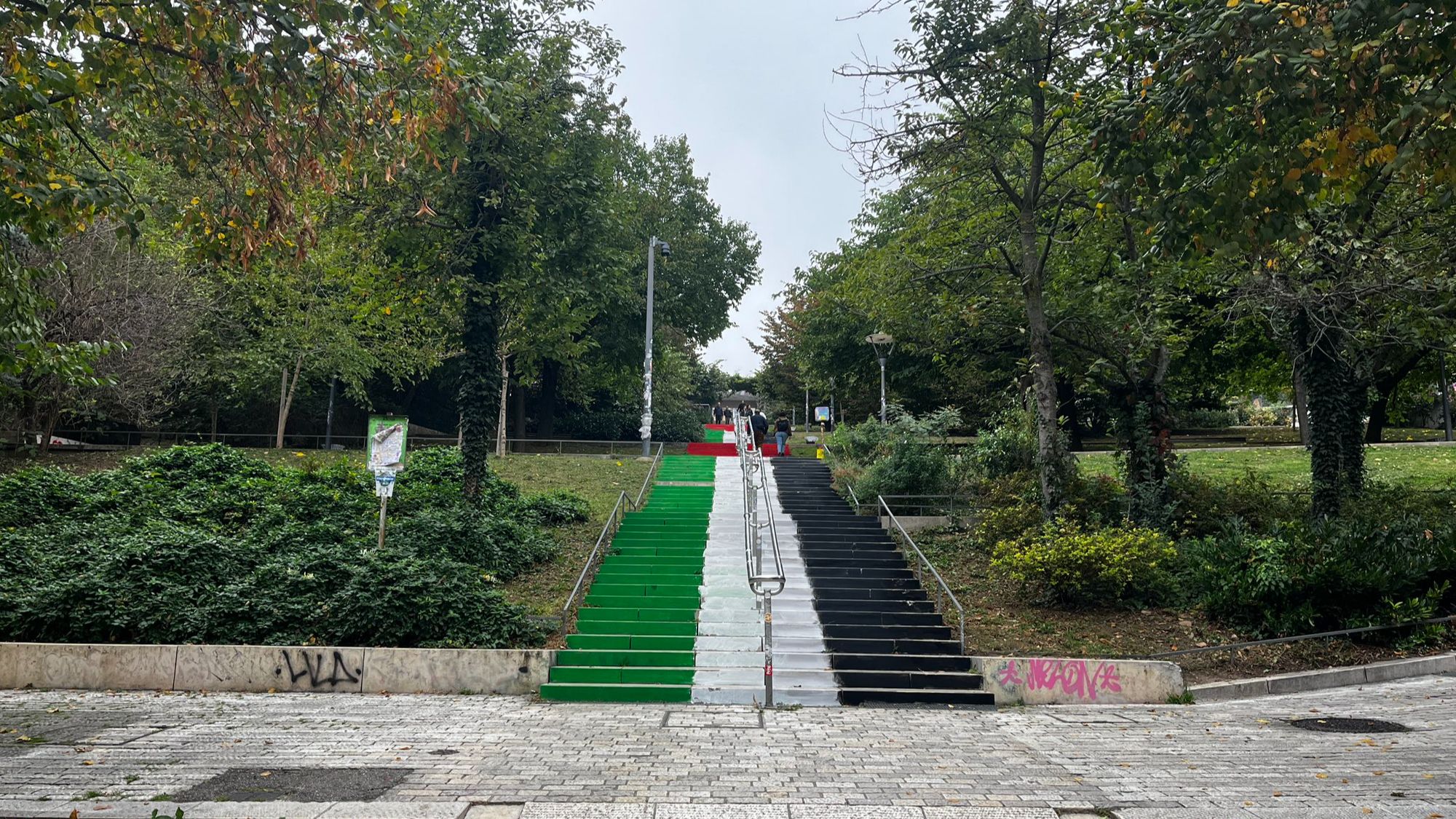 Lyon : un drapeau palestinien géant peint sur les escaliers de la Croix-Rousse