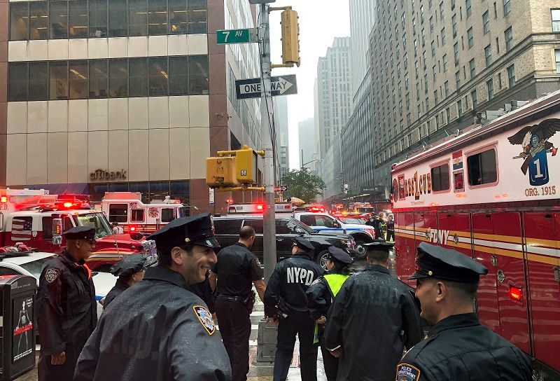helicopter that crashed on a manhattan skyscraper rooftop helicopter that crashed on a manhattan skyscraper rooftop