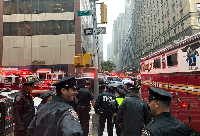 i24NEWS - Helicopter crashes on high-rise building in ...