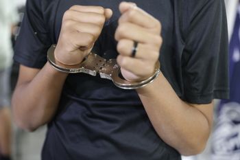 אזיקים, עצור, ארכיון, למצולם אין קשר לנאמר בכתבה