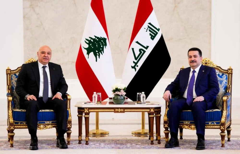 The media bureau of the Iraqi Prime Minister shows the Prime Minister Mohammed Shia al-Sudani (à droite) and the Lebanese president Joseph Aoun in a meeting at the government palace in the green zone in Baghdad, on June 1, 2025.