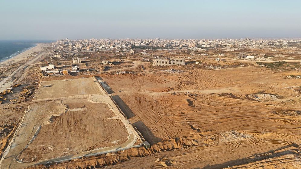 La construction du quai maritime flottant construit pour acheminer l'aide à Gaza