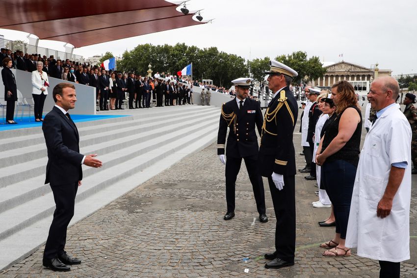 i24NEWS - Emmanuel Macron note "une crise de confiance ...