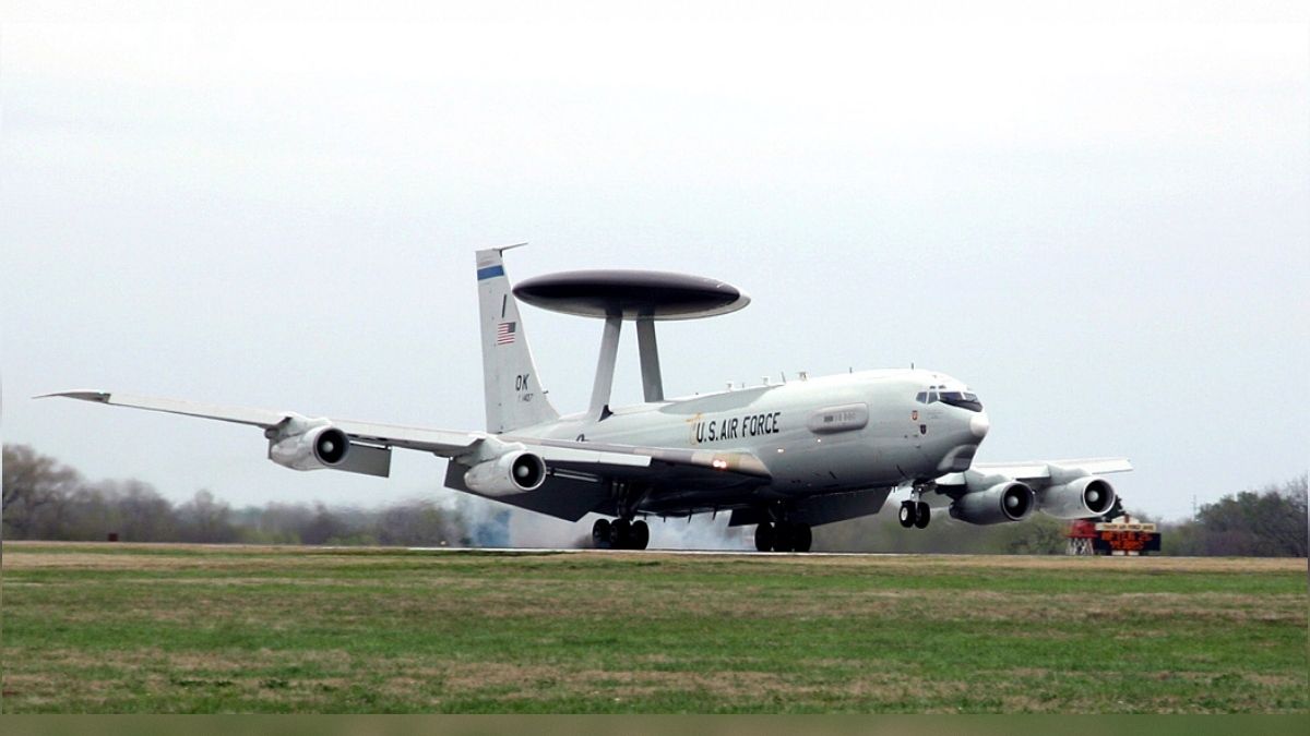 صور الأقمار الصناعية تكشف حجم الدمار الذي لحق بالطائرة الأمريكية النادرة بعد الهجوم الإيراني