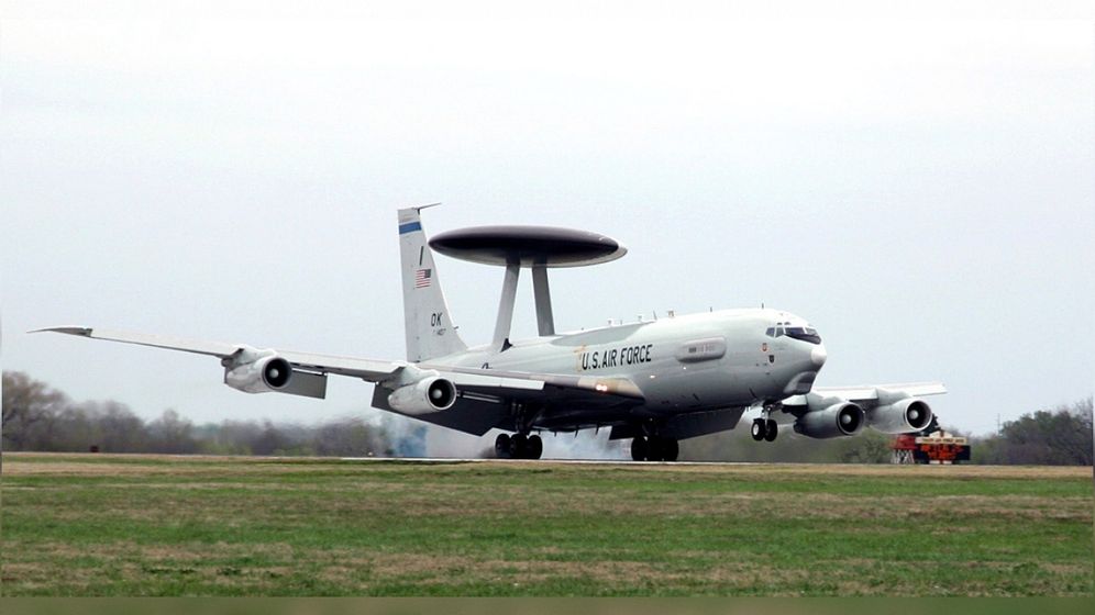 طائرة الرادار الأمريكية E-3 سينتري