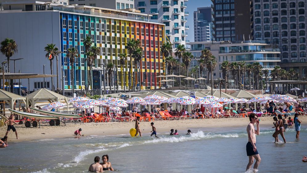 אבשלום ששוני/פלאש 90 חוף הים בתל אביב, קיץ, עומס חום