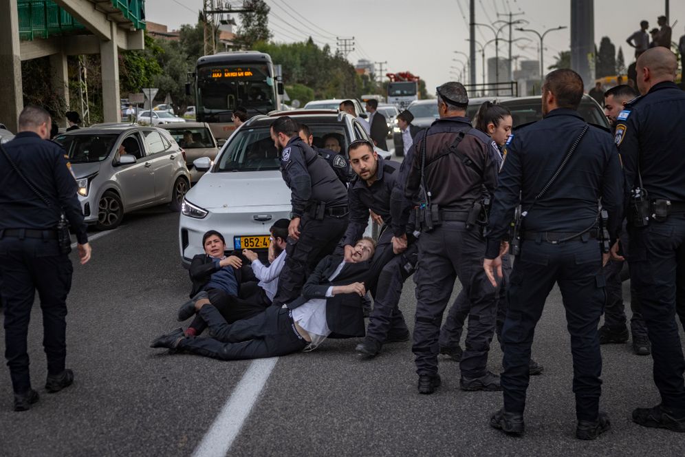 הפגנה נגד חוק הגיוס בכביש 4, ארכיון