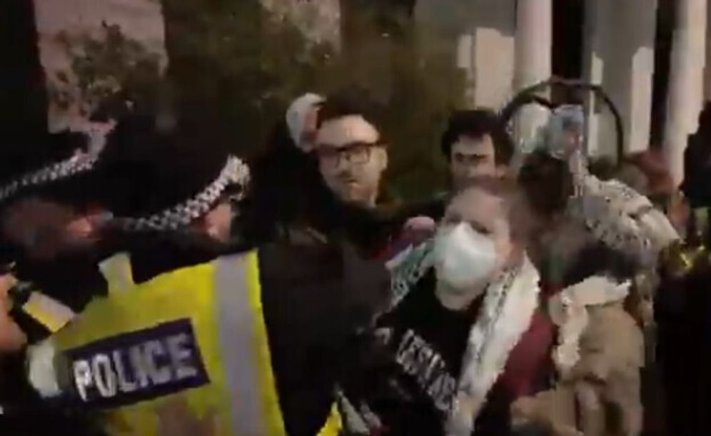 Manifestants anti-israéliens devant le restaurant Miznon à Londres 