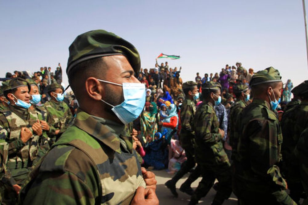موكب جنود جبهة البوليساريو خلال الاحتفالات بالذكرى 45 لتأسيسها يوم السبت 27 فبراير 2021 بالقرب من تندوف ، جنوب الجزائر.