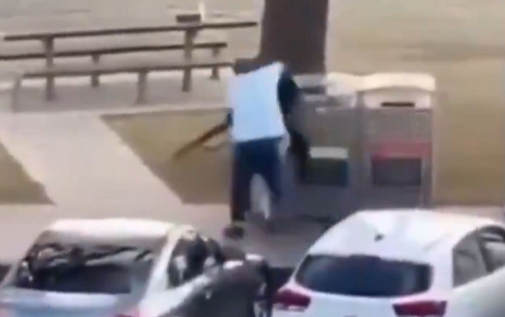 مسلم يوقف بجسده منفذ عملية سيدني