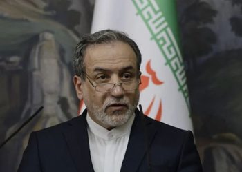 Le ministre iranien des Affaires étrangères, Abbas Araghchi, lors d'une conférence de presse conjointe avec son homologue russe à l’issue de leurs entretiens à Moscou, le 18 avril 2025. 

