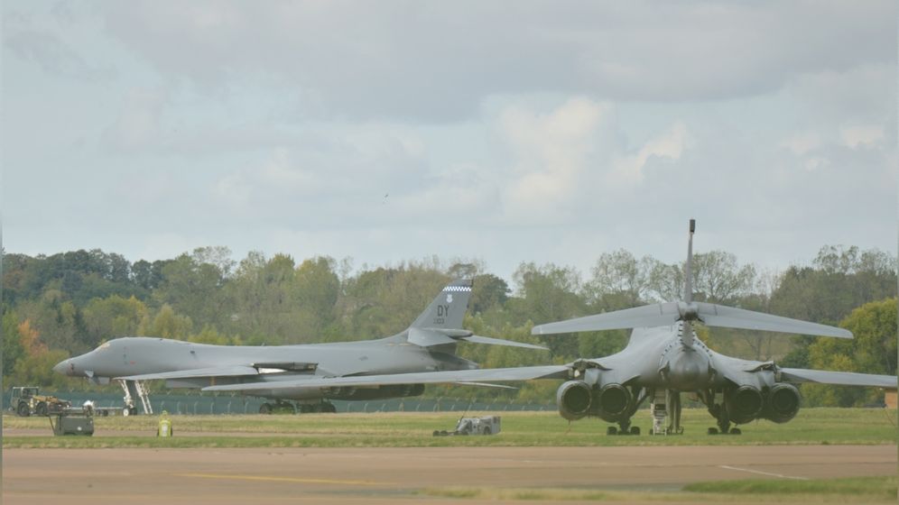 AP מפציצי B-1 בבסיס חיל האוויר האמריקאי RAF Fairford בפיירפורד שבאנגליה, ביום שני, 28 בספטמבר 2026
