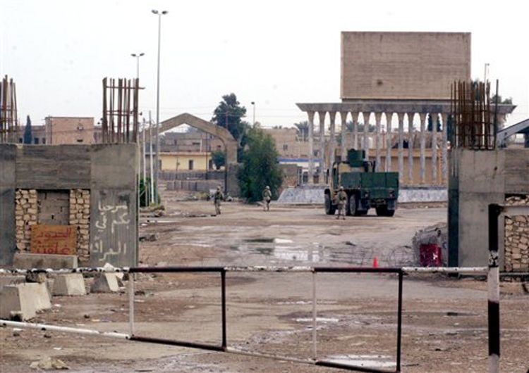 معبر البوكمال الحدودي بين سوريا والعراق