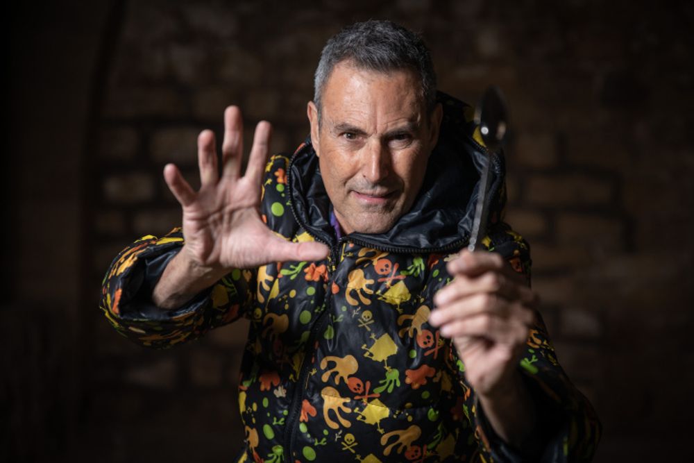 Magician Uri Geller: The Most Interesting Man In Israel? i24NEWS