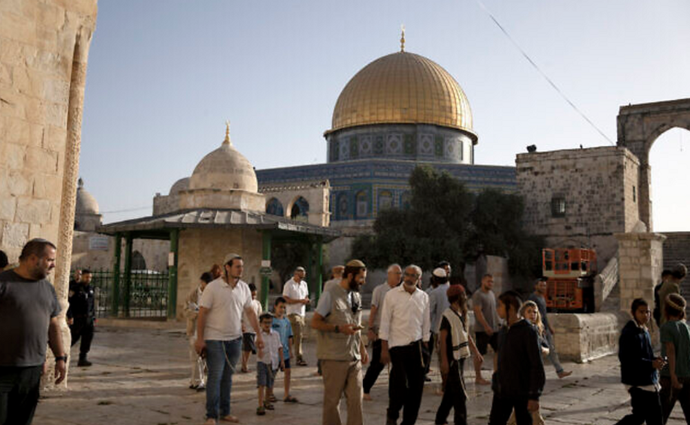 Des Juifs visitent le Mont du Temple le jour de Roch Hachana, le 25 septembre 2022.