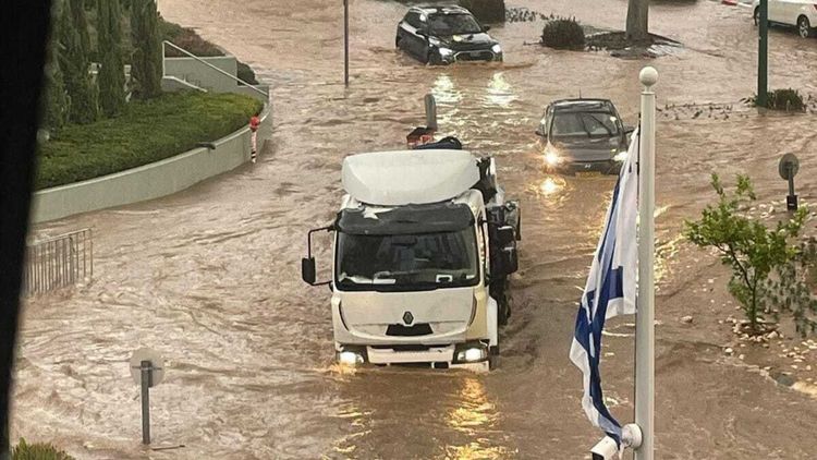 فيضانات في نتانيا