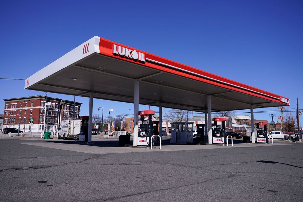 Une station-service Lukoil à Newark, New Jersey, le 3 mars 2022