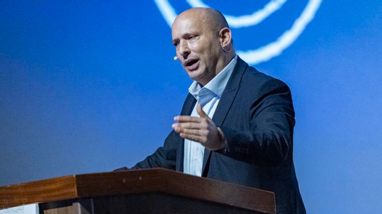 نفتالي بينيت، نوفمبر 2025