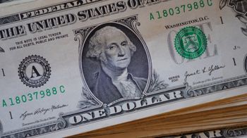 أوراق دولار أمريكية - صورة توضيحية