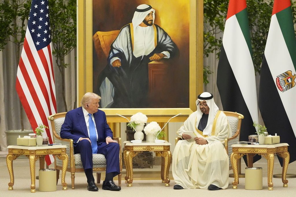 ترامب يفاجئ صحفياً إماراتياً بإشادة علنية أمام محمد بن زايد خلال قمة السبع