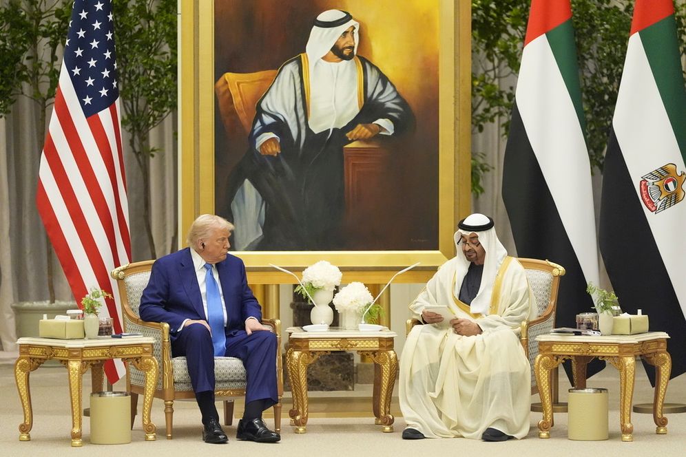 AP Photo/Alex Brandon دونالد ترامب ومحمد بن زايد