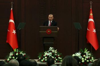 الرئيس التركي رجب طيب أردوغان يلقي كلمة في القصر الرئاسي بأنقرة