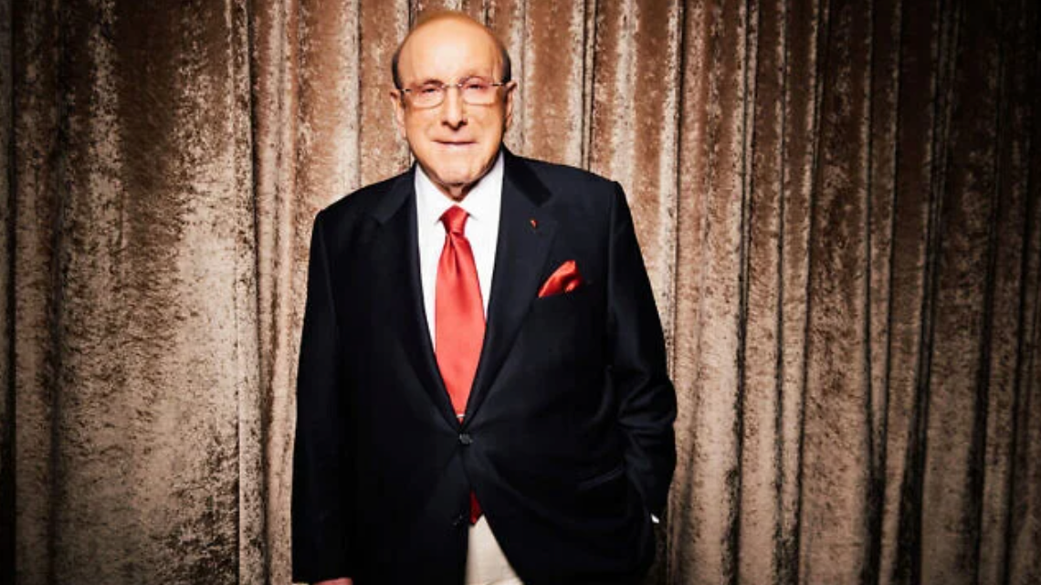 Clive Davis, figure légendaire de l’industrie musicale américaine, est décédé à 94 ans