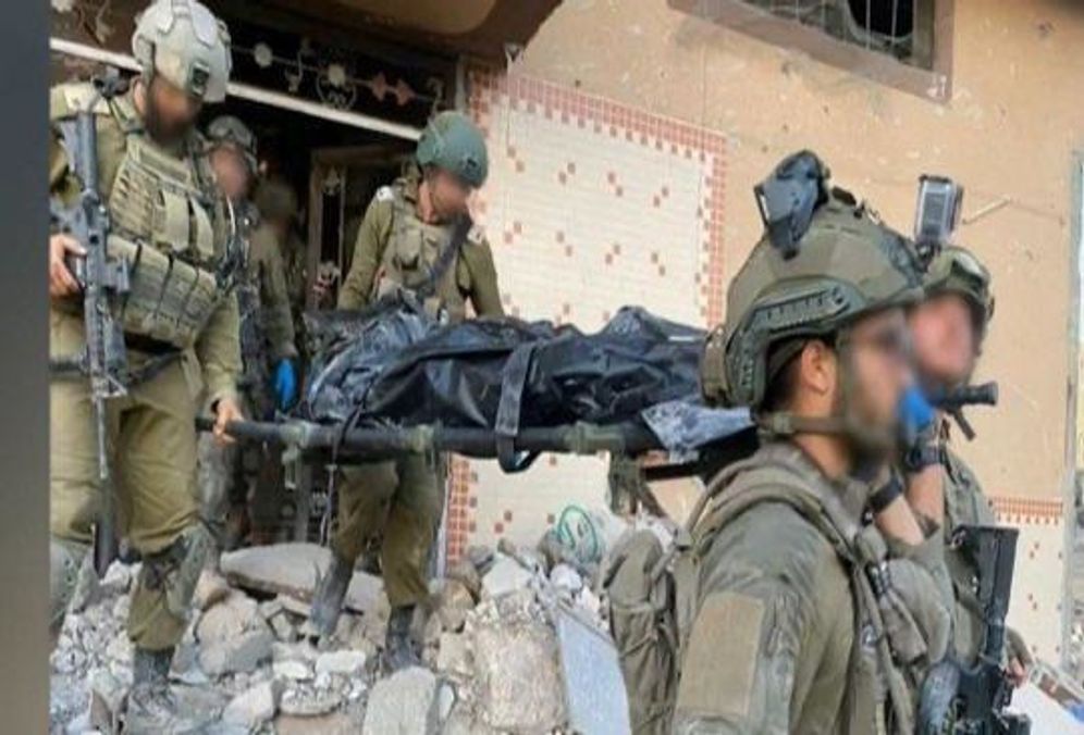 IDF soldiers carrying the body of Yahya Sinwar 
