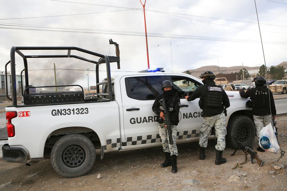 الحرس الوطني المكسيكي يقف حراسة خارج سجن الولاية في سيوداد خواريز ، المكسيك ، الأحد 1 يناير 2023.