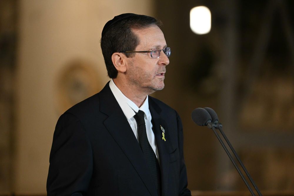 Isaac Herzog prononce un discours au Mur Occidental à Jérusalem pour la Journée du Souvenir, le dimanche 12 mai 2024