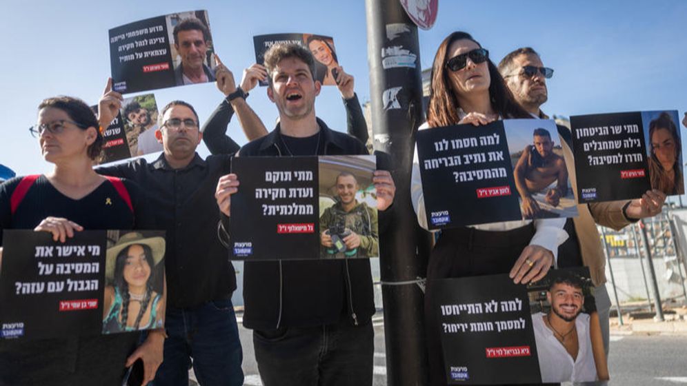 Des familles du "Conseil d'Octobre" manifestent pour réclamer une commission d'enquête sur les échecs du 7 octobre