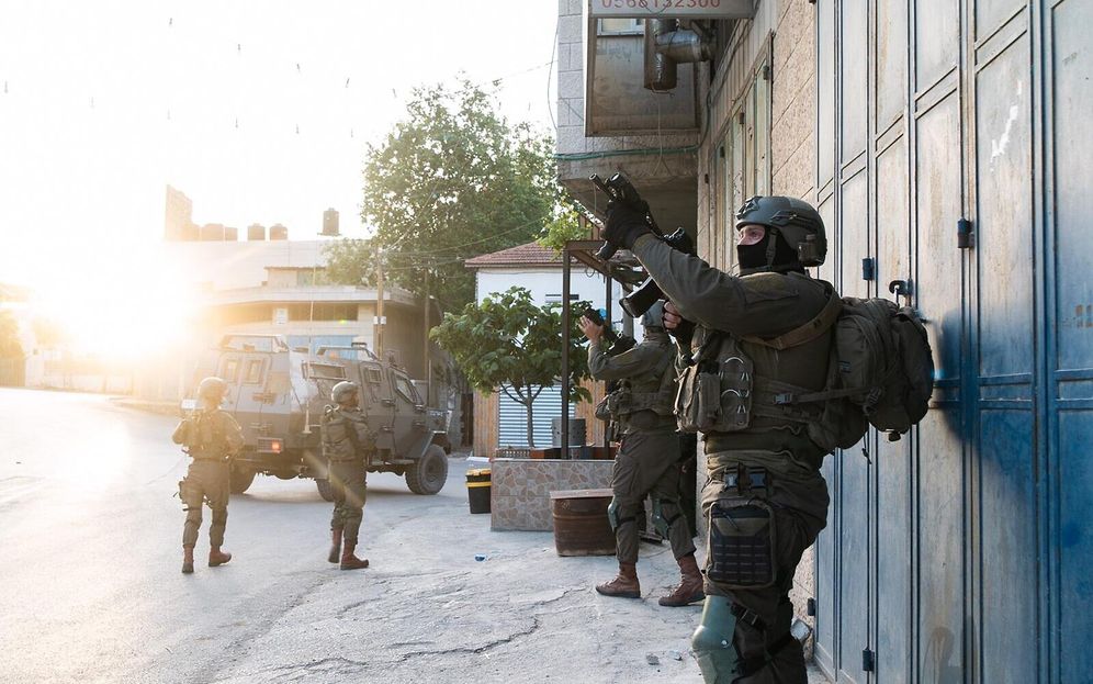 IDF soldiers search for suspects in the West Bank, May 4, 2021.