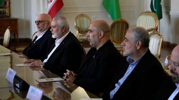 ראש חמאס איסמעיל הנייה והמשלחת שלו