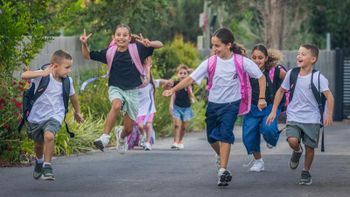Élèves israéliens sur le chemin de l'école, septembre 2026