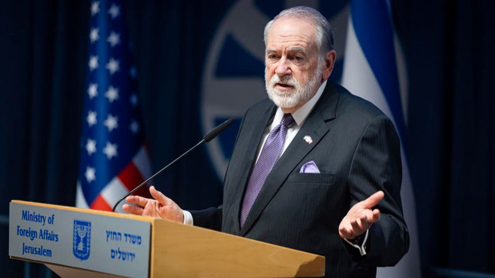 Chaim Goldberg/Flash90 L'ambassadeur des États-Unis en Israël, Mike Huckabee, lors de la signature d'un accord portant sur l'implantation du futur siège permanent de l'ambassade des États-Unis à Jérusalem, le 01.07.2026